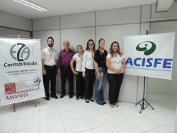 Equipe Eza Contabilidade junto com a Vice-Presidente Financeira da ACISFE Gabriela F. Seibert