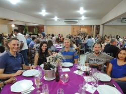 Representantes das Empresas Centro de Pinturas, Planet Motos e Natura Polaris, na Confraterniza��o de Final de Ano dos Associados ACISFE
