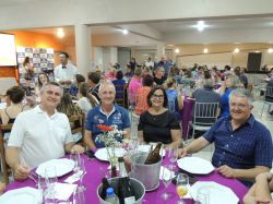 Representantes das Empresas Concrefel, Petry e Rauber Corretora de Seguros, Confraria da Mulher e Postos Chopp�o, na Confraterniza��o de Final de Ano
