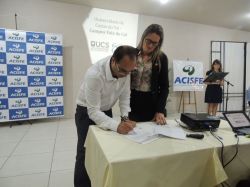 Assinatura do Convnio UCS e ACISFE.
